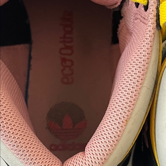 Adidas Woman’s High-Top Hard Court Sneakers Red, Blue, Pink & Yellow SZ 5.5 - Picture 11 of 12